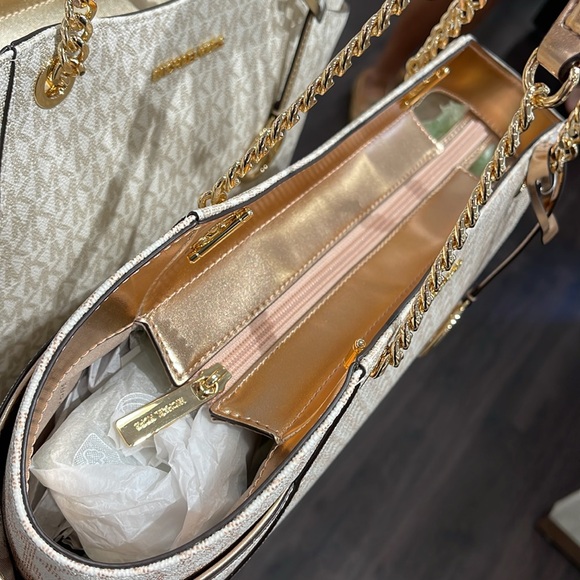 MICHAEL KORS 
Jet Set Travel Large Signature Chain Shoulder Tote Bag
Rose Gold - Picture 5 of 16